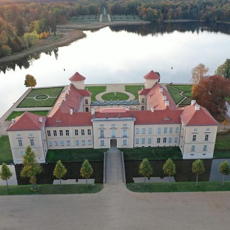 Loggiahaus Am Schloss, 5 Ferienwohnungen, Teils Mit Schloss- Und Seeblick Райнсберг Экстерьер фото